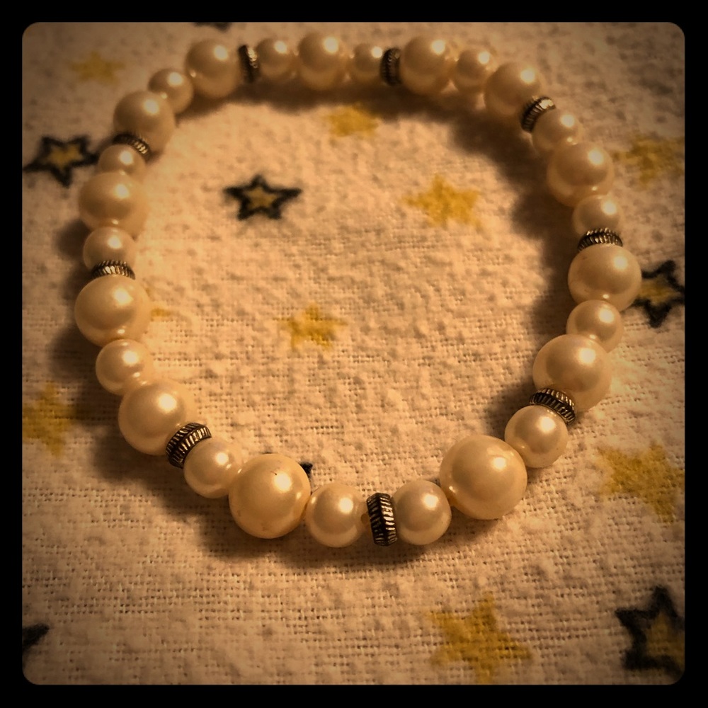 Vintage pearl bracelet